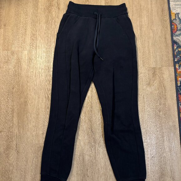 lululemon Scuba Jogger - True Navy - Picture 1 of 3